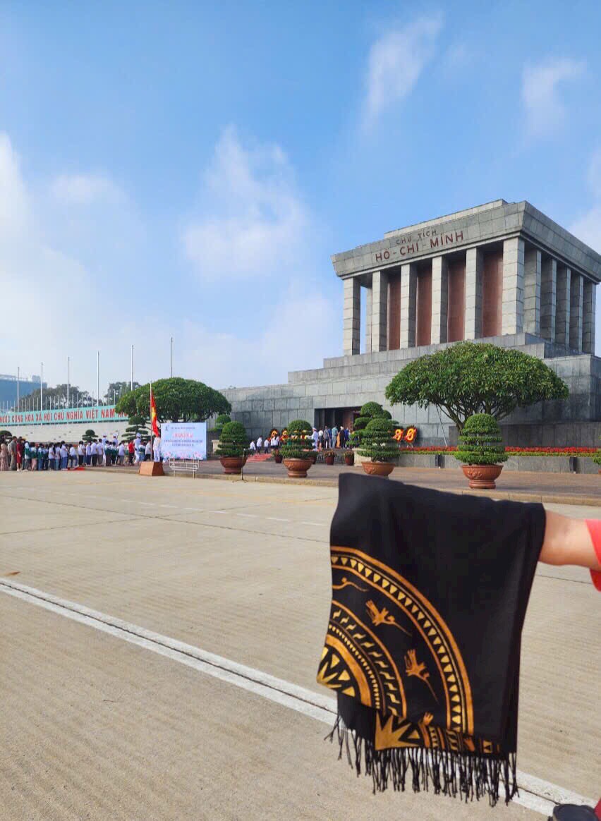 KHĂN CHOÀNG ART VẼ TAY KV004 - Hình ảnh 2