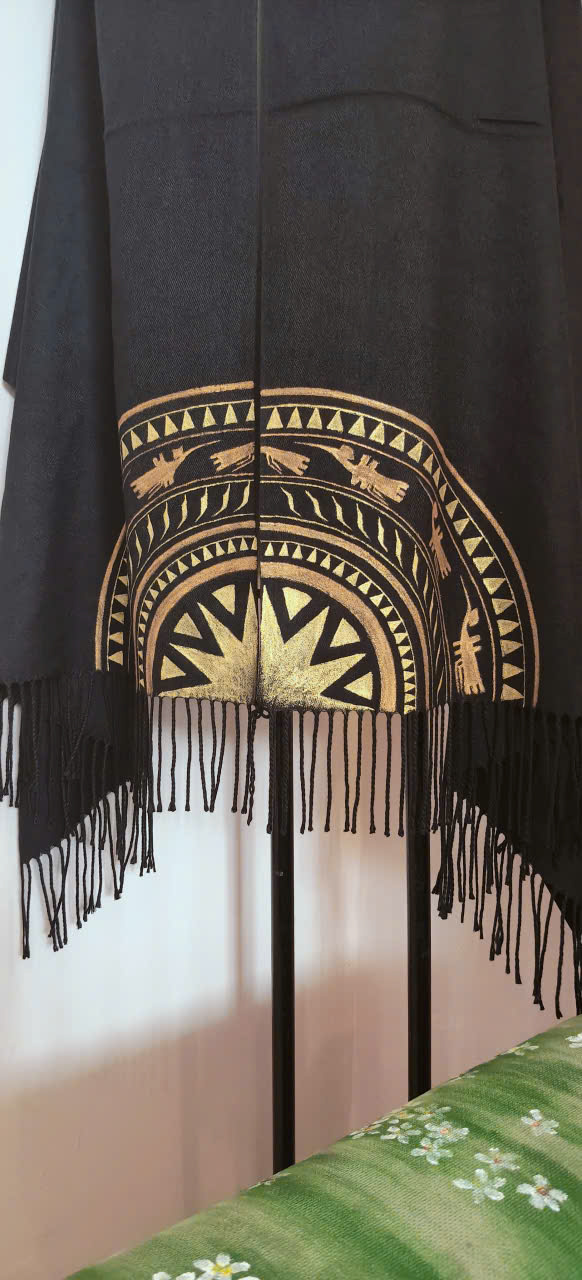 KHĂN CHOÀNG ART VẼ TAY KV004 - Hình ảnh 4