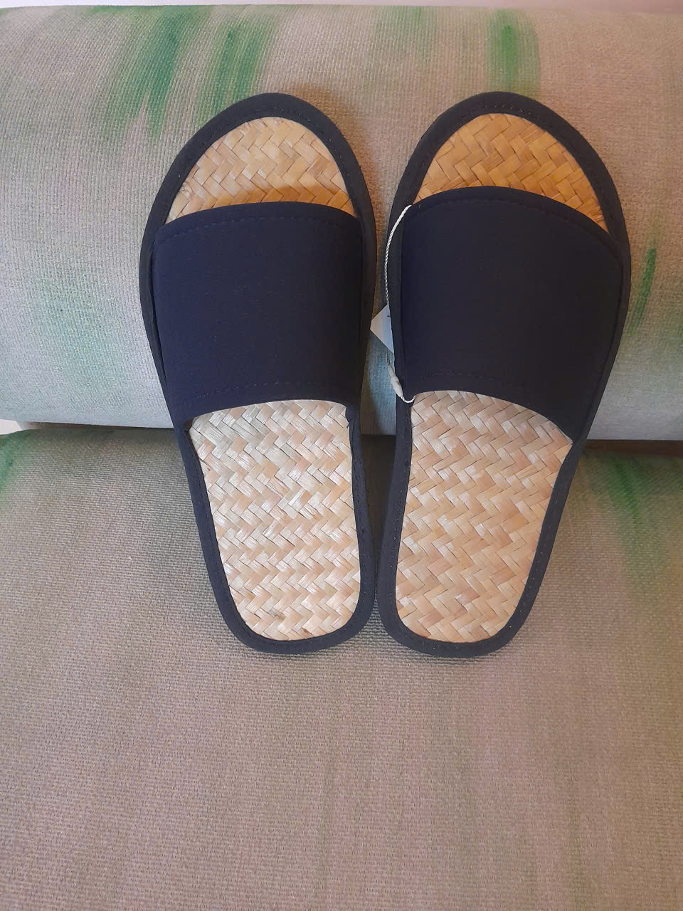 DÉP CỎ DOMINHSTORES-MÁT XA CHÂN-ĐI TRONG NHÀ-QUAI NGANG NỮ-DC011